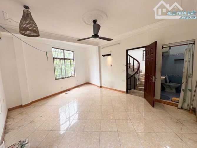 Trung tâm Ba Đình - Kim Mã - Liễu Giai 35 m, 5 tầng, 3 thoáng, chỉ 7.6 tỷ. GẦN PHỐ, Lô góc - 2