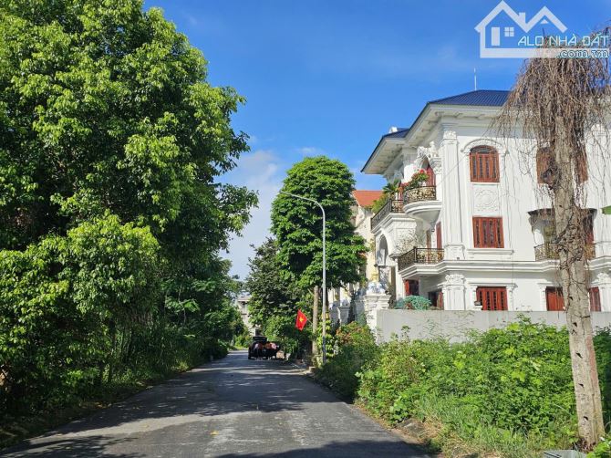 Bán đất đại hoàng long nhìn vườn hoa dt 270m2 + mt 15m + hướng ĐN giá 21.87 tỷ - 2