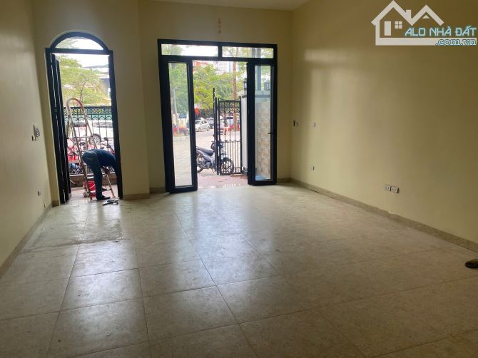 Cho thuê nhà KĐT mới Đại Kim đường Ngiêm Xuân Yêm, Hoàng Mai. DT 90m, 5 tầng, ô tô đỗ cửa. - 2