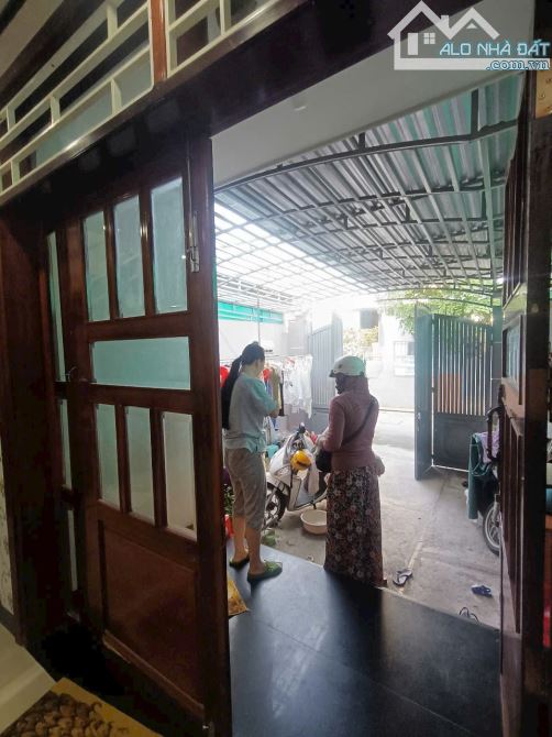 ⛳️ Cần bán nhà 1 trệt 1 lầu, cách đường Nguyễn Khuyến chỉ 80m, hẻm ô tô, gần chợ Vĩnh Hải. - 2