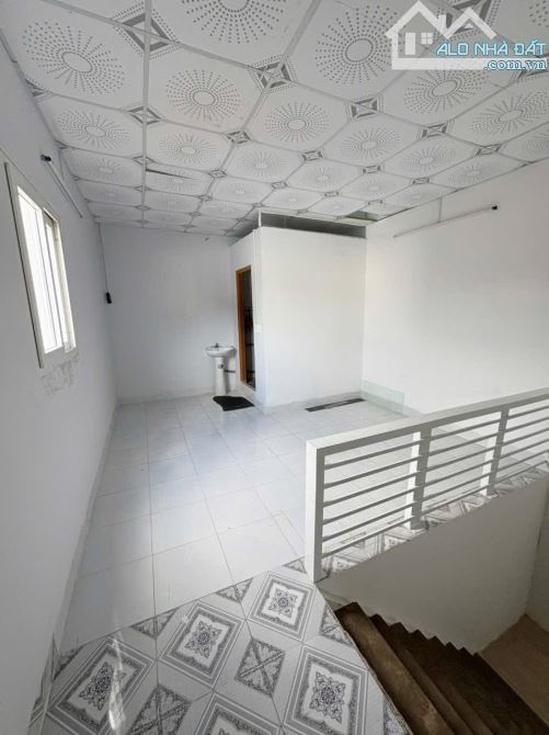 Cho thuê nhà mặt tiền đường bờ kè sông hậu gần nhà hàng lúa nếp giá dưới 10 triệu - 2