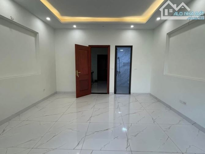 Bán nhà Tiểu Khu Ngọc Khánh quận Ba Đình 85m2 MT4.9m-Phân Lô Ô Tô Tránh 5Tầng Thang Máy - 2
