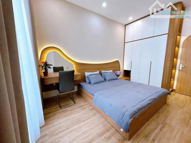 CẦN BÁN GẤP CĂN NHÀ 1 TRỆT 1 LẦU - CUỐI ĐƯỜNG ĐỒNG KHỞI - 2