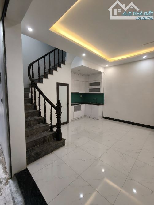 BÁN GẤP NHÀ GIÁP NHỊ HOÀNG MAI 40m2, 4 TẦNG MẶT TIỀN 7,2m GIÁ 7.39 TỶ - 2