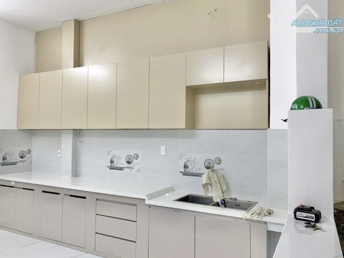 HXH NGUYỄN XÍ kế VINCOM plaza - SÁT MẶT TIỀN - 52M2 SỔ A4 - 3 TẦNG 4PN - CHỈ hơn 8 tỷ - 2