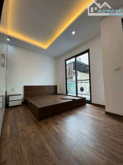 Cực hiếm! Phố Tân Mai ngõ thông, ô tô đỗ, nhà mới full nội thất, 39m2 giá 7.35 tỷ - 2