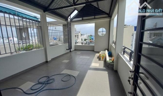 BÁN NHÀ LÊ VĂN HIẾN, LÔ GÓC Ô TÔ VÀO NHÀ, 50M×4T, MT 6M, 12.5 TỶ - 2