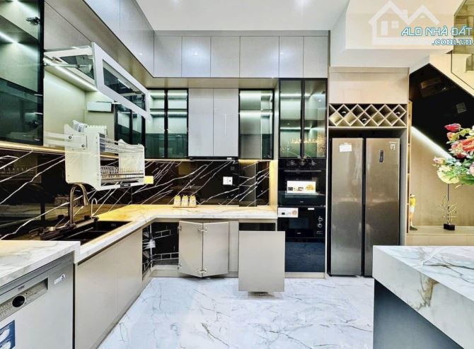 SIÊU PHẨM TRONG CƯ XÁ ĐỒNG TIẾN, QUẬN 10 - ĐƯỜNG THÀNH THÁI - CHỈ CÒN 5,72TỶ/64,4M2.SHR - 2
