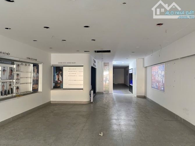 Vị trí VIP, Nhà nở hậu 7,5 x 54 mặt tiền Phan Huy Ích, Tân Bình. - 2