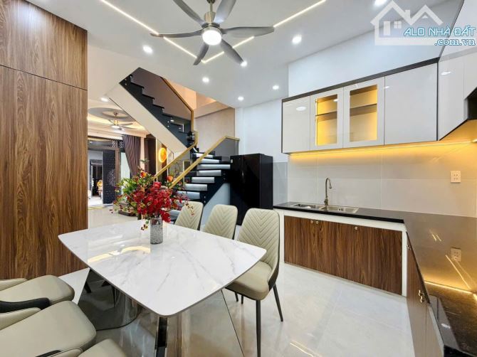 Cơ hội đầu tư nhà 68m² Nguyễn Đình Chiểu đoạn 2 chiều giá 4.15 tỷ. Xây 1 trệt 2 lầu, SHR - 2
