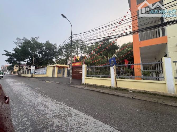 NHÀ DÂN XÂY - BÁN ĐẤT TẶNG NHÀ - Ô TÔ ĐỖ CỬA  VÀO NHÀ - TRUNG TÂM YÊN VIÊN - 2