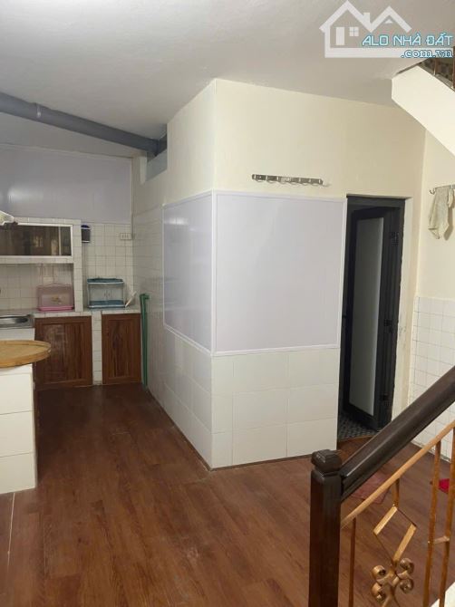 Cho thuê nhà ngõ 100 Kim Ngưu, 50m2 x 2.5 tầng, 9.5 Triệu VP.cty, ở gia đình - 2