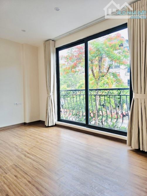Siêu hiếm, mặt phố Đội Cấn - Ba Đình. Nhà mới, oto đỗ cửa, DT: 30m2 x mt 4.5m x 6 tầng tm - 2