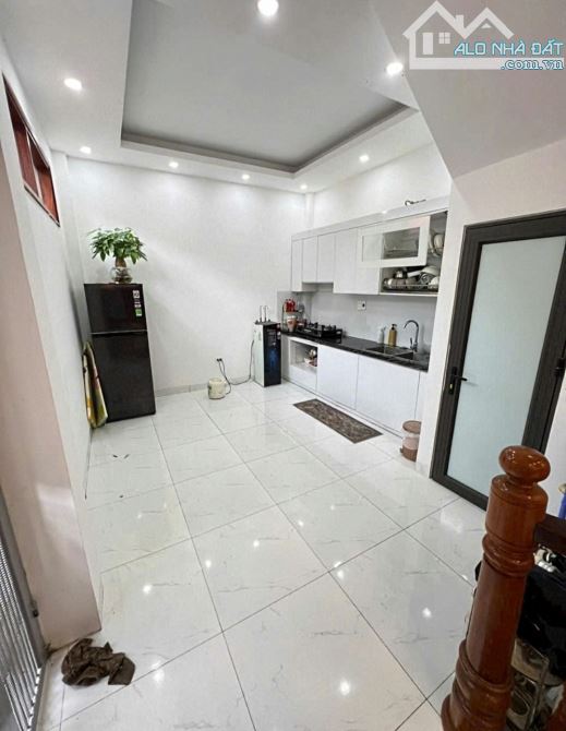 LÔ GÓC, LAI XÁ PHÂN LÔ, Ô TÔ ĐỖ CỬA, KD, FULL NT - 2