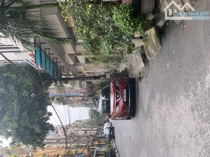 Hiếm! Bán đất tặng nhà La Khê , Hà Đông, ô tô vào đất, 46m, mt rộng, sổ nở hậu, Giá đầu tư - 2