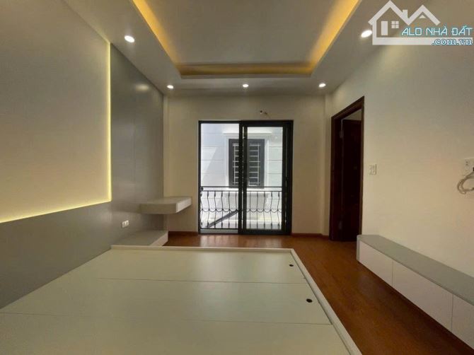 TRẤN ĐỘNG NHÀ ĐẸP ĐẠI MỖ - NGÕ THÔNG - Ô TÔ VÀI BƯỚC CHÂN - GIÁP RANH 2 QUẬN LỚN - 2