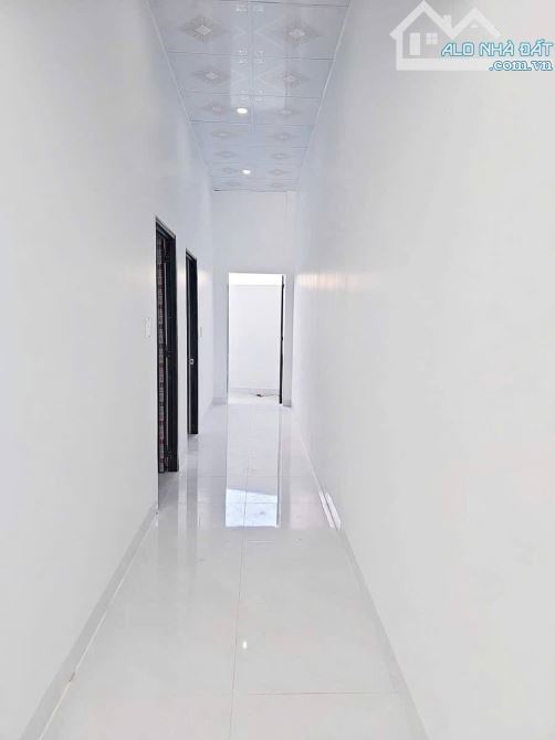 Định cư bán gấp căn nhà Đ.Lê Minh Nhựt, củ chi 150m2 SHR. Giá 950Tr - 2