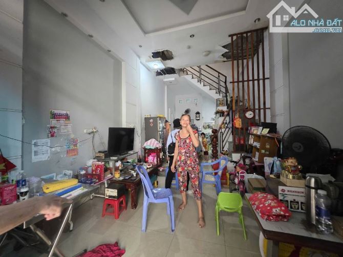 Bán nhà hẻm 109 Nguyễn Văn Quỳ P Tân Thuận Đông Quận 7. 46m2 - 2
