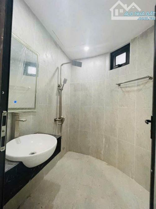 Cho thuê nhà nguyên căn 15 Gốc Đề, 35m2 x 5 tầng, 3 ngủ khép kín.15 triệu - 2