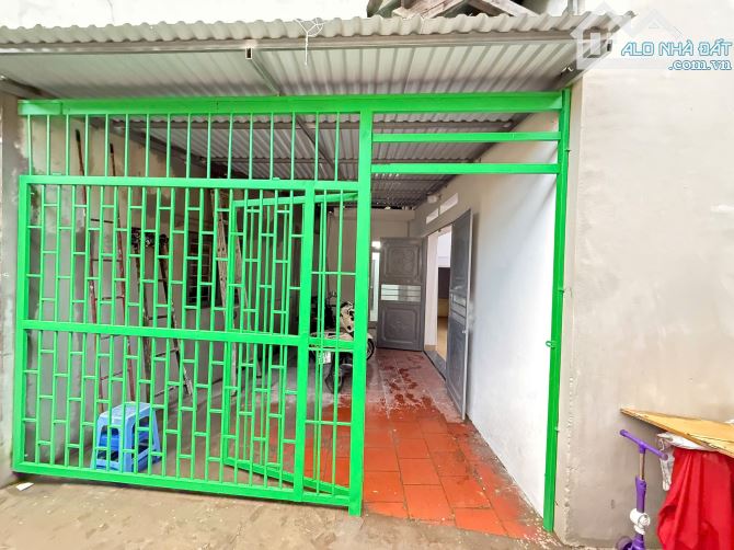 Cho thuê nhà phố Tứ Liên, Tây Hồ – 100m² – 2PN – WC khép kín – Giá chỉ 4.5 triệu/tháng - 2