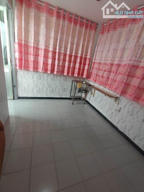 Cho thuê phòng MT Đinh Bộ Lĩnh, P.26, 9m2, NT cơ bản, 2.2tr - 2