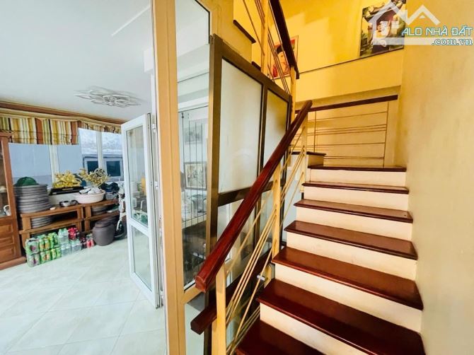 Mặt phố Thông Phong, Lô góc kinh doanh, DT 52m2, 5 tầng đẹp nhất Phố, giá cực chất - 2