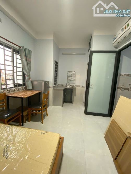 DÒNG  TIÊN THU GẦN 50 Tr/Th - HẺM 5M - CMT8, Q10 - 6 TẦNG, 11 CHDV PHÒNG KHÉP KÍN 10TỶ TL - 2