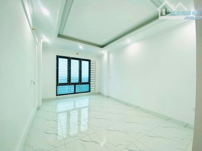 Kim Giang DT 40M  7 TẦNG MT 4.5M GIÁ  11 tỷ THANG MÁY GALA Ô TÔ - 2