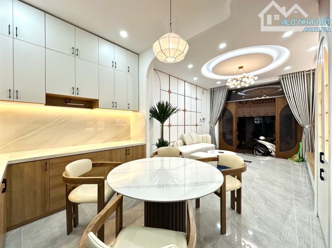 XÂY MỚI 100% - NHÀ ĐẸP 5 TẦNG KTS THIẾT KẾ - HẺM 4.5M Ô TÔ THÔNG - GIÁP Q1 - 2