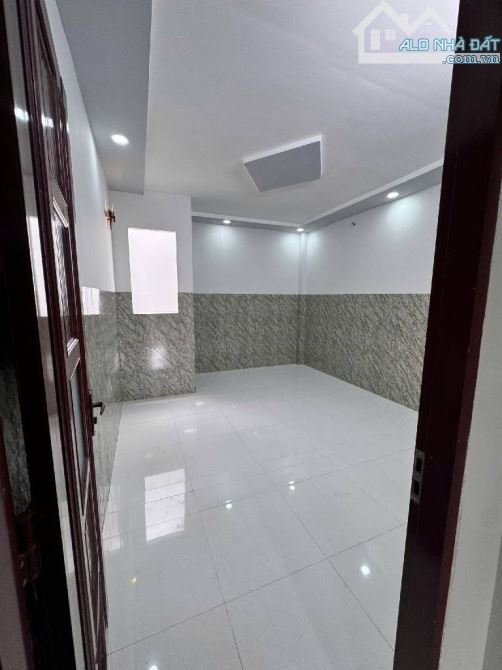 NHÀ 3 Lầu,mới keng vô ở liền,60m2,ngay Nguyễn Sơn-5tỷ - 2