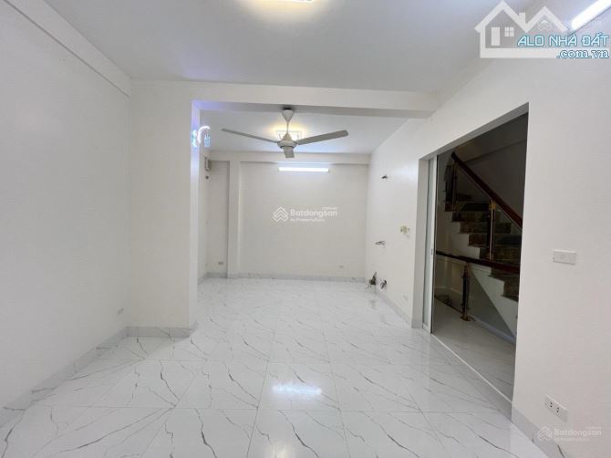 Cho thuê nhà ngõ Thái Hà 45m2 x 4 tầng MT4m giá siêu tốt chỉ 14tr/tháng - 2