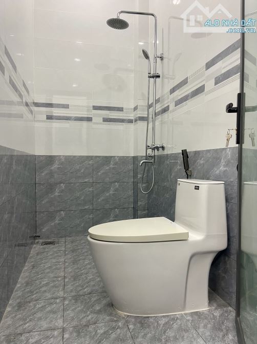 Cần bán nhà 1 trệt 2 lâu cách Nguyễn Đáng 4m - 2