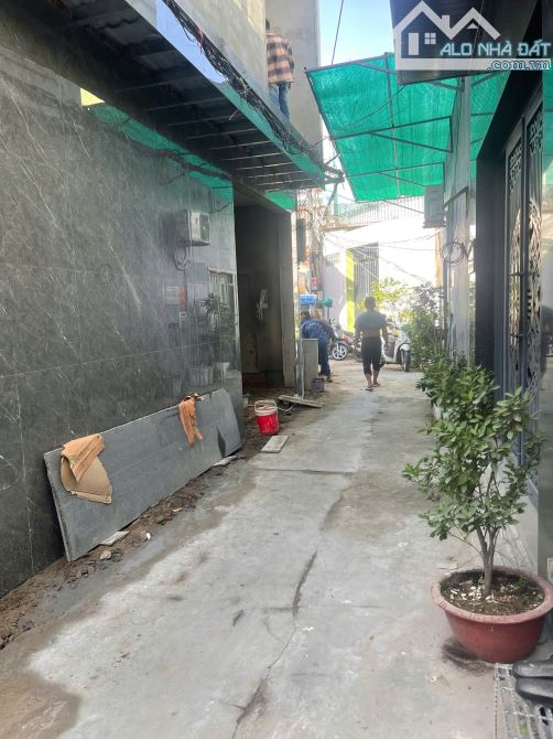 Bán căn nhà góc 3 mặt tiền hẻm Nguyễn Hữu Cảnh Kết cấu: 1 trệt 1 lầu Gồm pk.2pn.pb.2wc, Nh - 2