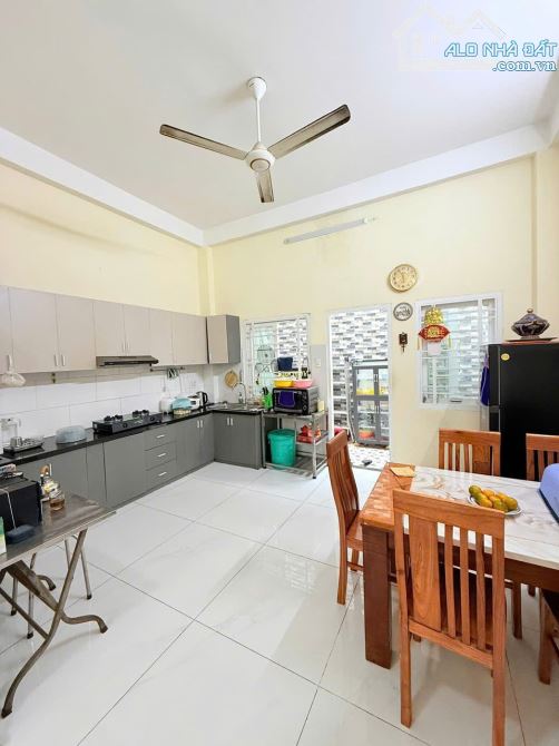 HẺM 5M ĐỒNG ĐEN - NGANG 4,5m P.14 TÂN BÌNH - NHÀ 3 TẦNG MỚI - 6.4 tỷ - 2