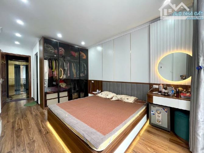 Bán nhà Lạc Long Quân 40m2 xây 5 tầng giá có 7.5 tỷ - 2