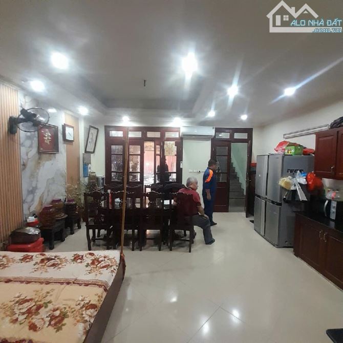 NHÀ MẶT NGÕ - GẦN PHỐ-HỒ TÂY VÀI PHÚT ĐI BỘ-HÀNG XÓM KĐT STALAKE_4 TẦNG-57/70M2-13,6 TỶ - 2