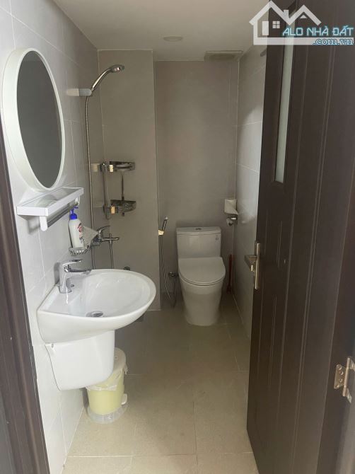 HIẾM- VIP -Giá tốt nhất-HẺM 8M CMT8- CHỈ 8,8 TỶ- DT đẹp 60m2- 3 tầng ở ngay- chỉ có1 căn d - 2