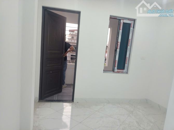 BÁN NHÀ XÂY MỚI PHỐ LAI XÁ DIỆN TÍCH 40M2 X 5 TẦNG Ô TÔ CÁCH 10M CÓ 6 PHÒNG NGỦ - 2