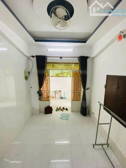 30. Cho thuê nhà hẻm Lê Lai có nội thất gần Cv Lưu Hữu Phước - Giá 6,5 triệu - 2