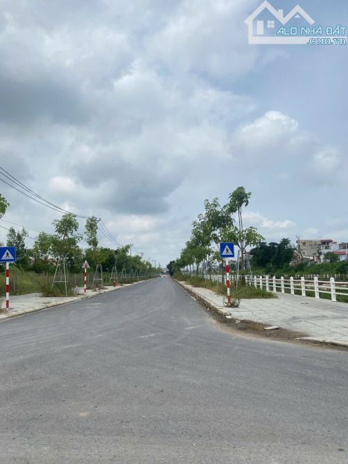 SIÊU HIẾM. ĐẤT TIÊN DƯƠNG, ĐÔNG ANH. VỊ TRÍ BÌA LÀNG, VỈA HÈ RỘNG, XE CONTAINER TRÁNH - 2