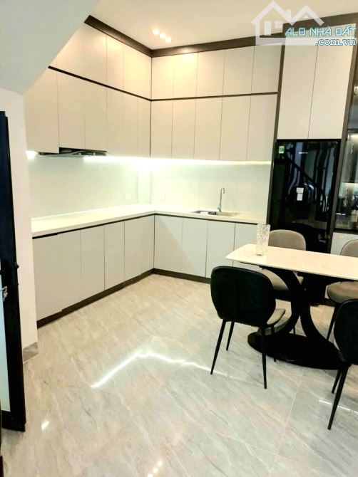 Ngọc Hồi Hoàng Mai. Bán Nhà DT 42m×5 tầng mt3.9 ô tô vào nhà kinh doanh. Giá 8.4 tỷ - 2