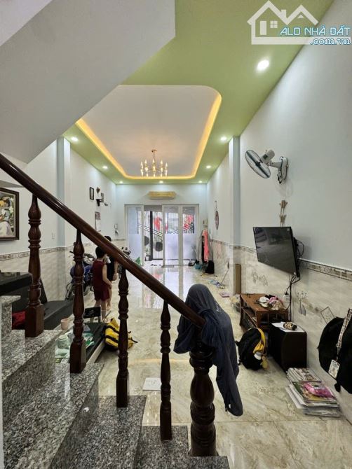 BÁN NHÀ HẺM XE HƠI THÔNG - CÁCH MT 1 CĂN - NGUYỄN TƯ GIẢN - 60 M2 - 6 TỶ - 2