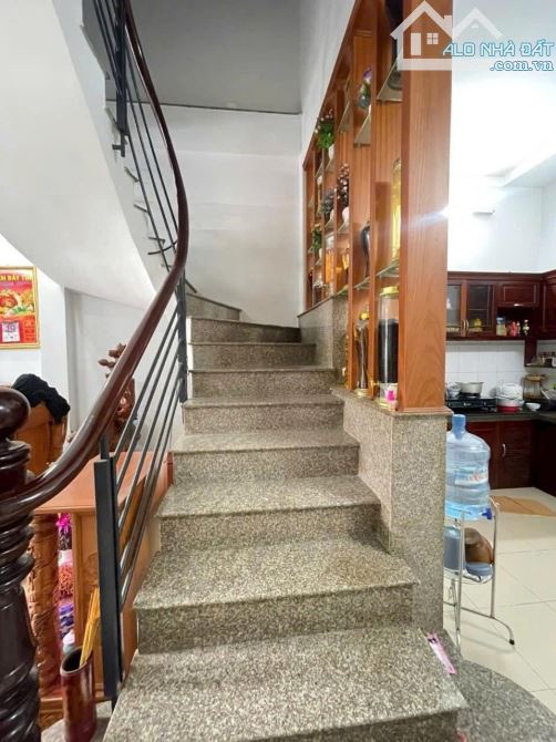 BÁN NHÀ HUỲNH THỊ HAI Q12 - 2 TẦNG 56M2 ( 4M X 14M) - HẺM 5M - 4.57 TỶ. - 2