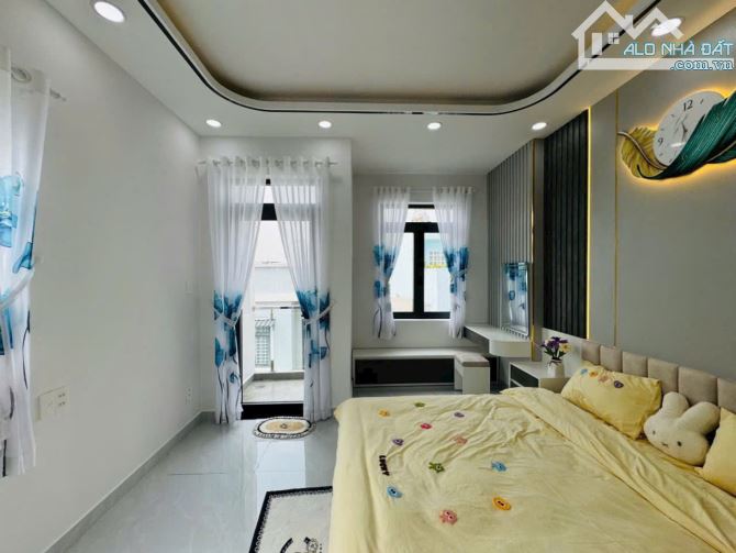 cần bán nhà đẹp đường Chuyên Dùng Chính - Q7 cũ - 2