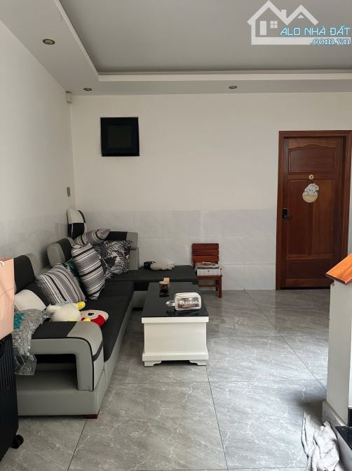 BÁN NHÀ TRỆT 2 LẦU HOÀN CÔNG - TRỤC CHÍNH KDC 148 - CÁCH ĐƯỜNG 3/2 ( 50m ). - 2