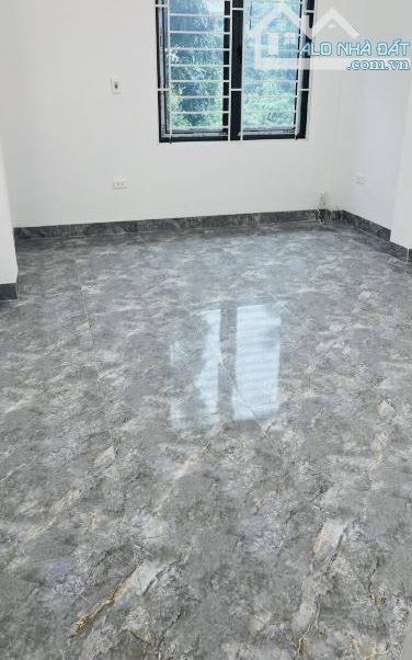 AI TÌM NHÀ CỔ BI SÁT MẶT ĐƯỜNG OTO ĐỖ CỬA-NHÀ 3 TẦNG ĐẸP Ở NGAY THÌ CĂN NHÀ NÀY QUÁ NGON Ạ - 2