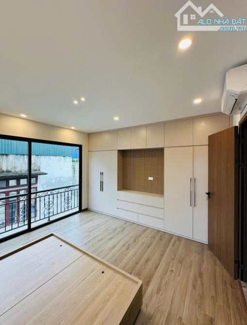 Bán nhà Thạch Cầu, Long Biên 33m2, 5 tầng, lô góc, ô tô đỗ cửa, nội thất đầy đủ, 6.55 tỷ - 2