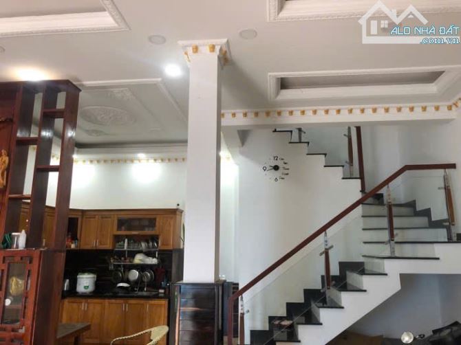 Nhà đẹp Khu Biệt Thự, Nội Thất Gỗ Cao Cấp – ô Tô Ngủ Trong Nhà – Giá Chỉ 6.5 Tỷ - 2