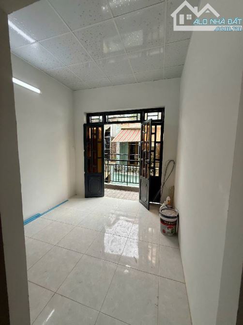 HẺM XE HƠI - SÁT TÂN PHÚ - GẦN NGUYỄN SƠN - 3 TẦNG - SHR - 2PN - 17M2 - 1,X TỶ - 2