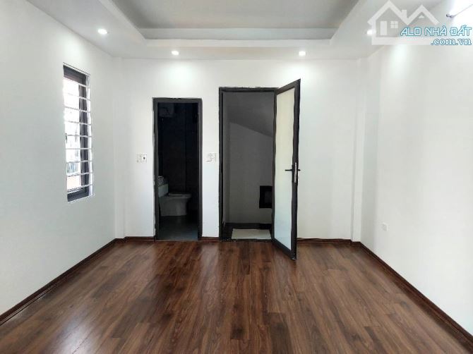 HƠN 6 TỶ NHÀ LÔ GÓC MỚI PHỐ VIỆT HƯNG - DT 32M , 5 TẦNG , MT 3,8M  HÀNG XÓM VINHOMES RIVER - 2